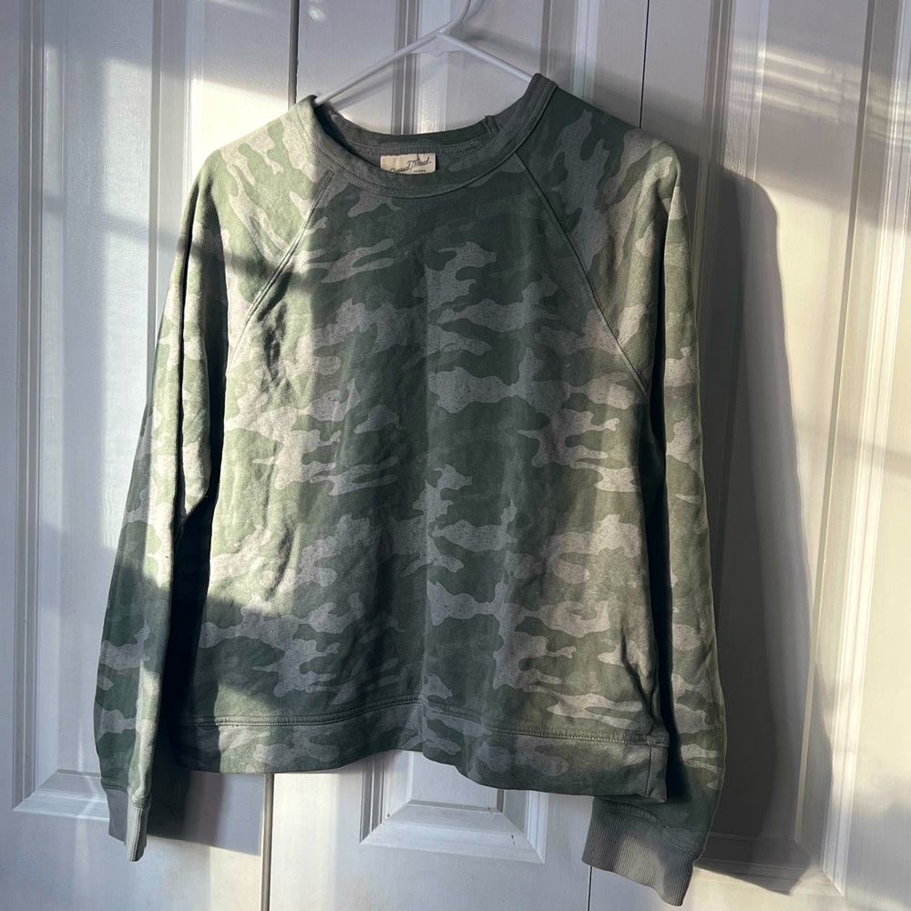 NWOT universal thread camp crewneck